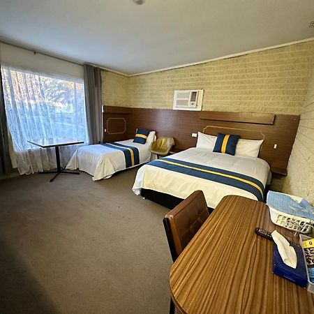 The Shamrock Hotel Balranald Kültér fotó