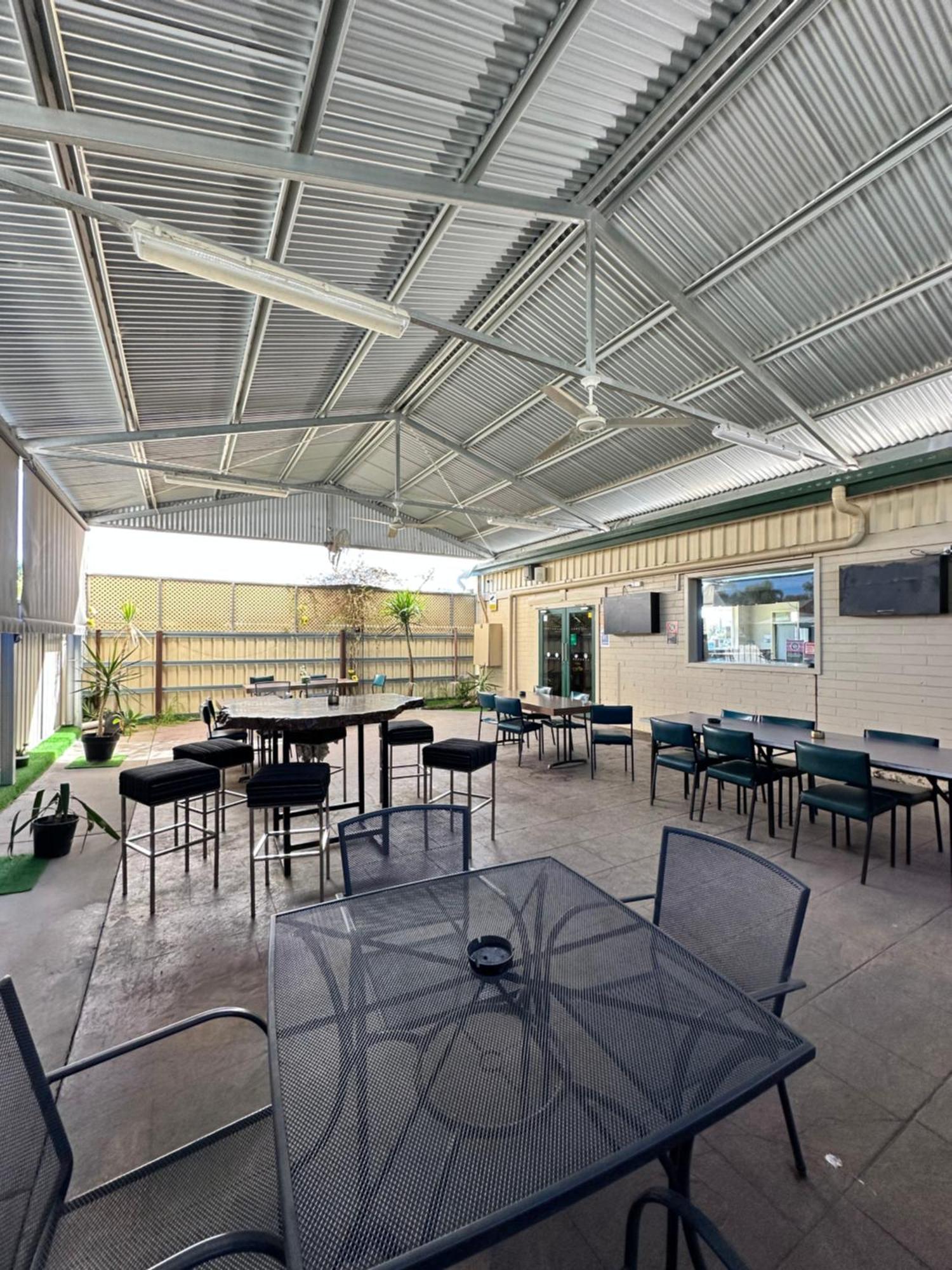 The Shamrock Hotel Balranald Kültér fotó