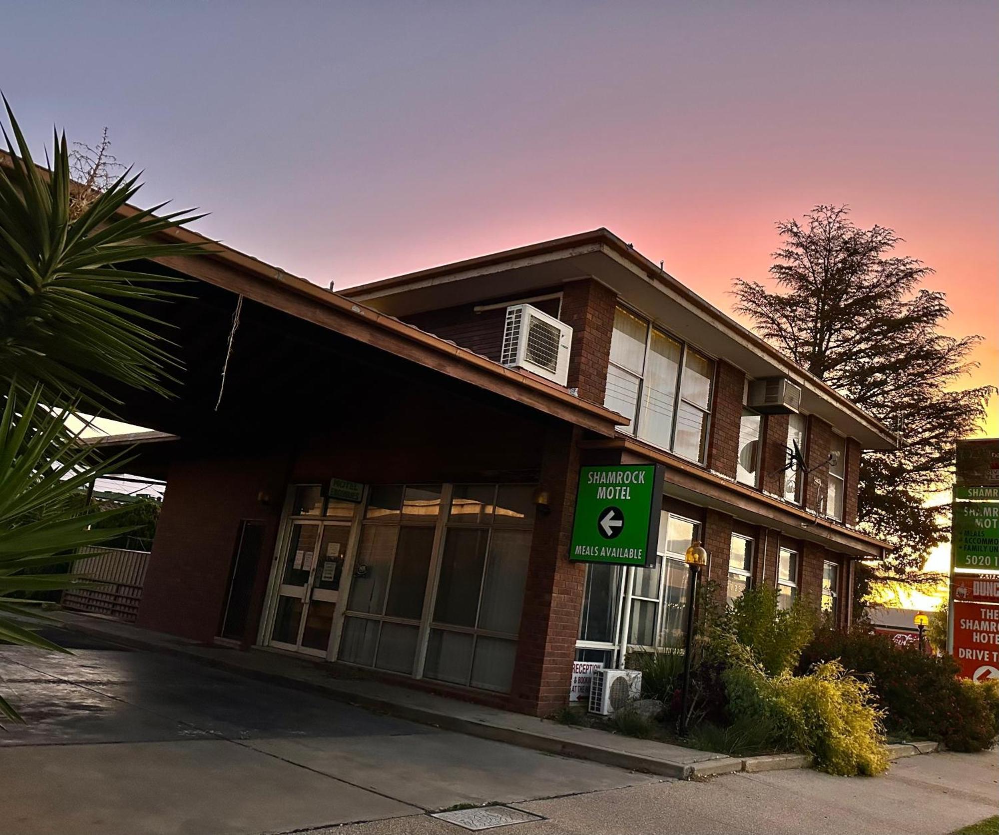 The Shamrock Hotel Balranald Kültér fotó