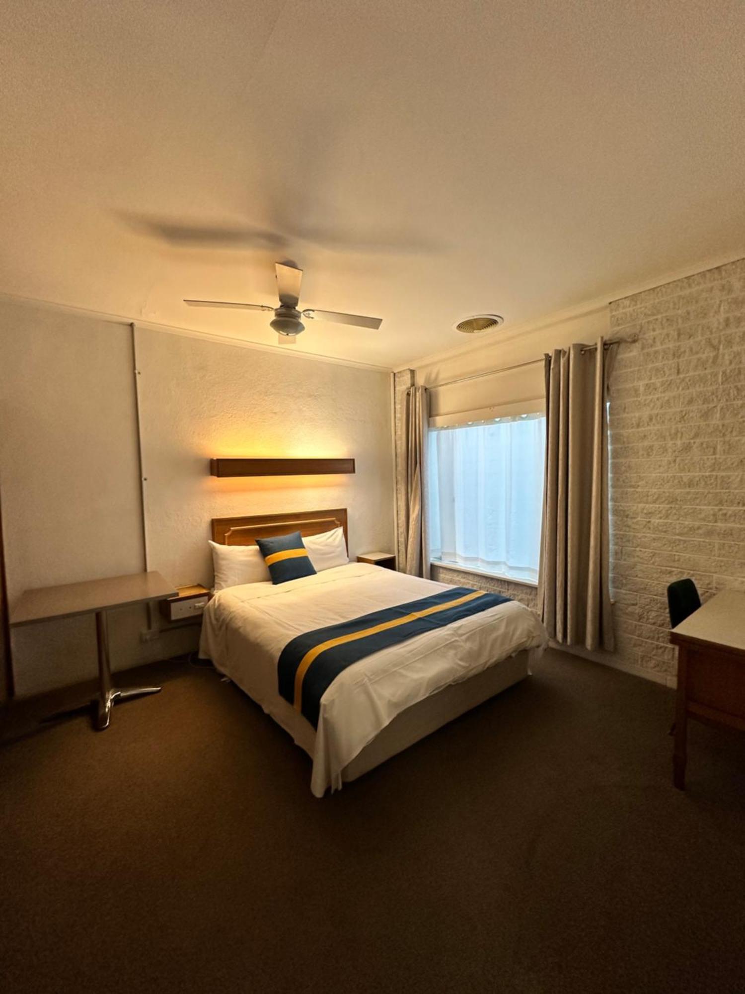 The Shamrock Hotel Balranald Kültér fotó