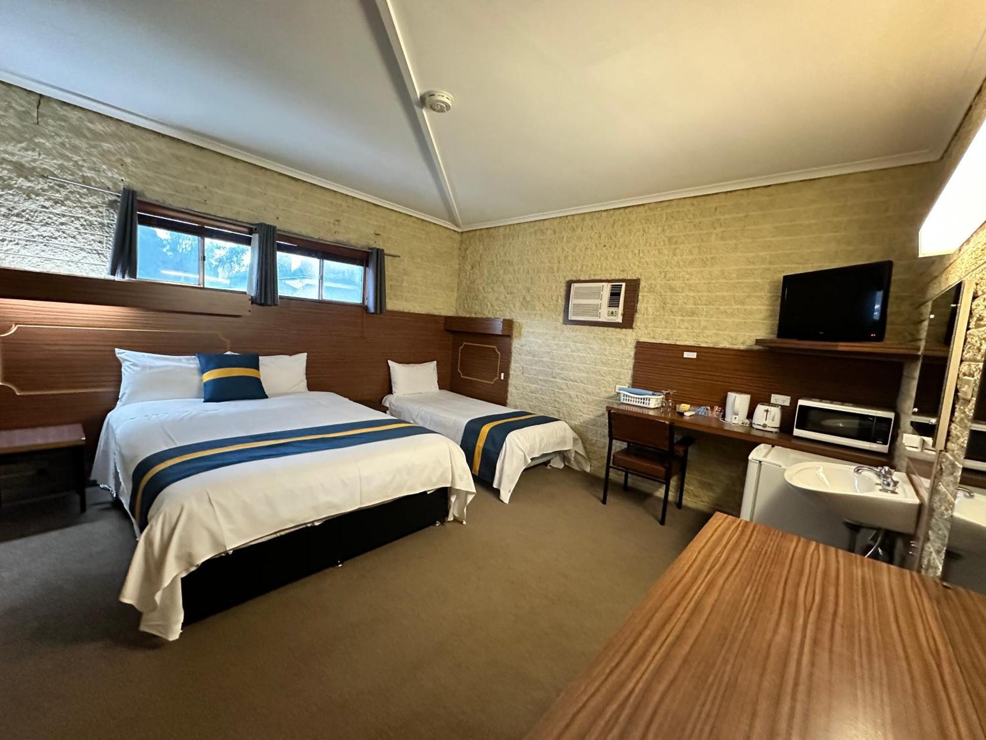 The Shamrock Hotel Balranald Kültér fotó